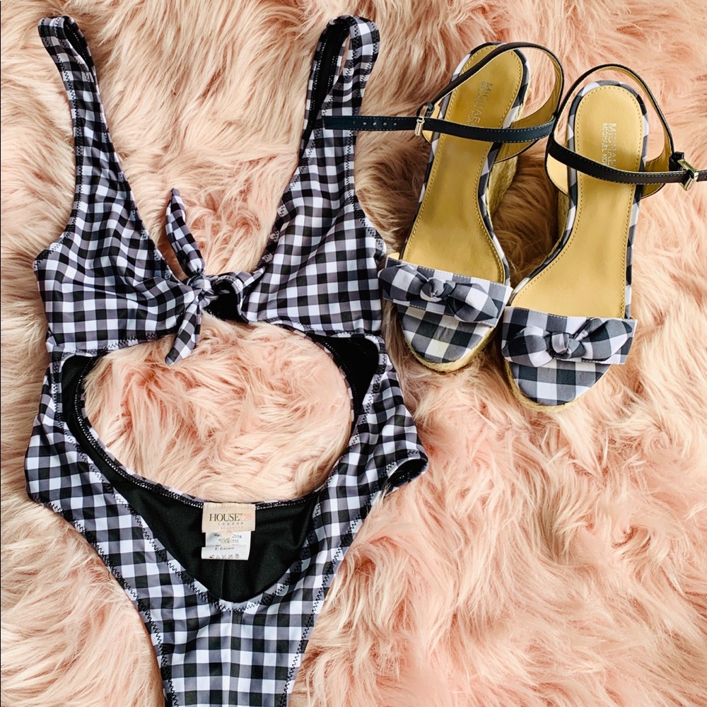 Black&white checker print 2-piece swimsuit&heels